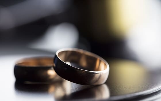 Wedding rings removed after divorce